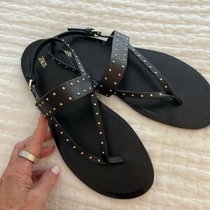 Zara Flat Thong Sandals with back strap with gold tone stud detail Sz 41 / 10